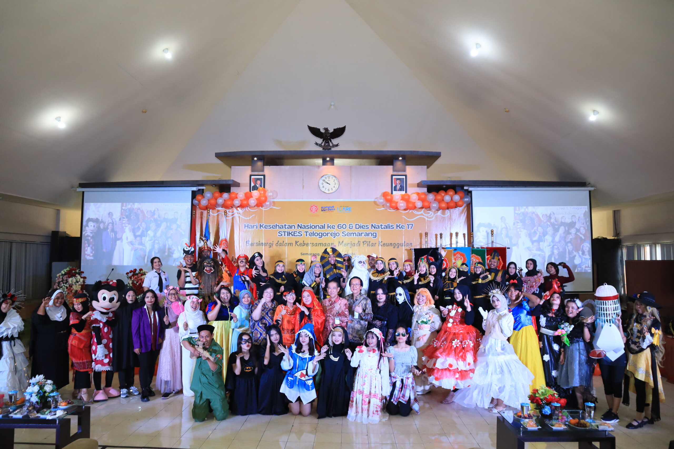 STIKES Telogorejo Semarang Rayakan Dies Natalis ke-17 dan Hari Kesehatan Nasional dengan Semarak dan Tamu Undangan Menganakan Pakaian Unik